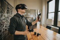 картинка Подарочный сертификат Игра в очках виртуальной реальности "HTC Vive", 3 часа в интернет-магазине подарочных сертификатов Дарить Легко. картинка Подарочный сертификат Игра в очках виртуальной реальности "HTC Vive", 3 часа в интернет-магазине подарочных сертификатов Дарить Легко.